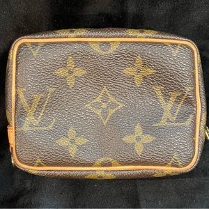 LOUIS VITTON CASE - for credit cards or cosmetics.